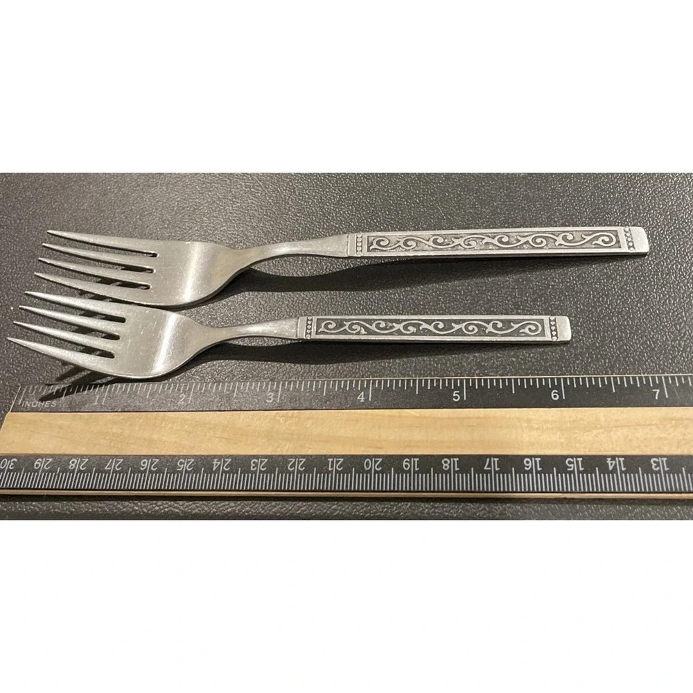 Oneida 1881 Roger Spanish Court 4 Salad 3 Dinner Forks Fork Stainless Vintage #2